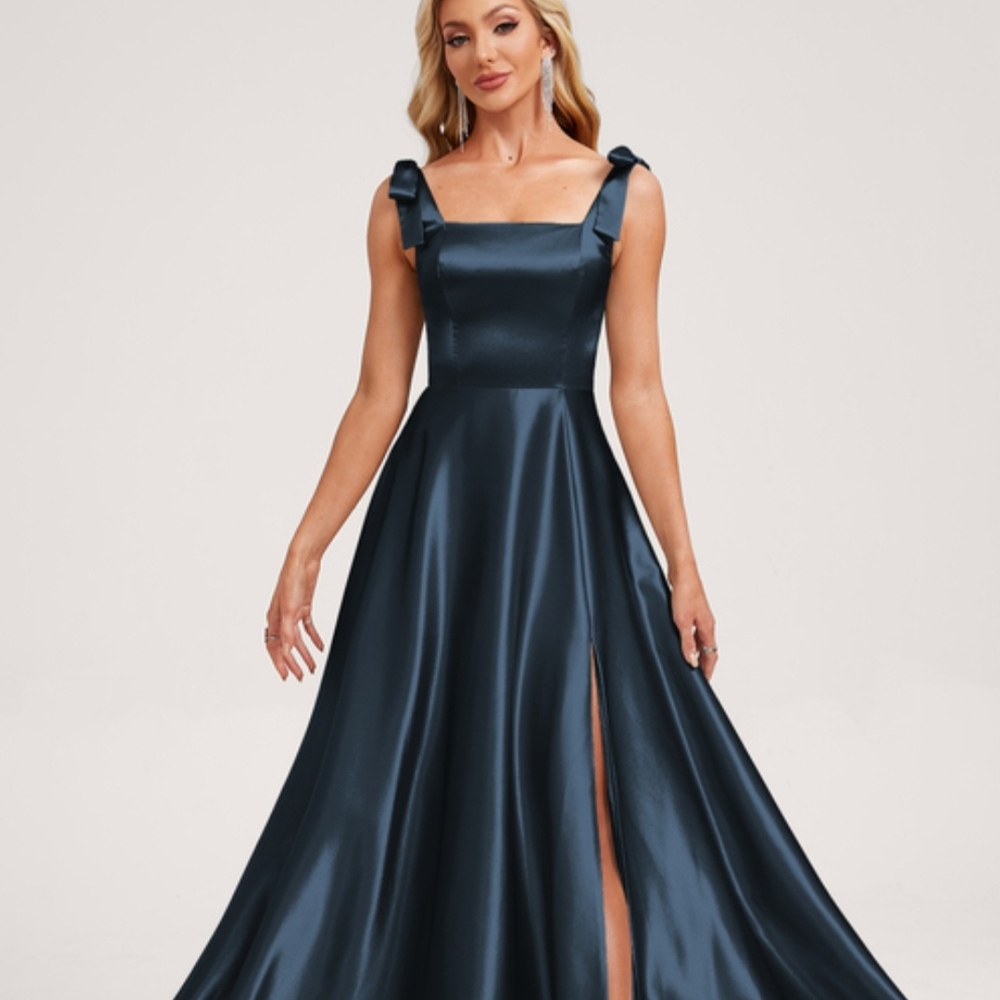 Elegant Navy Blue Satin Evening Gown